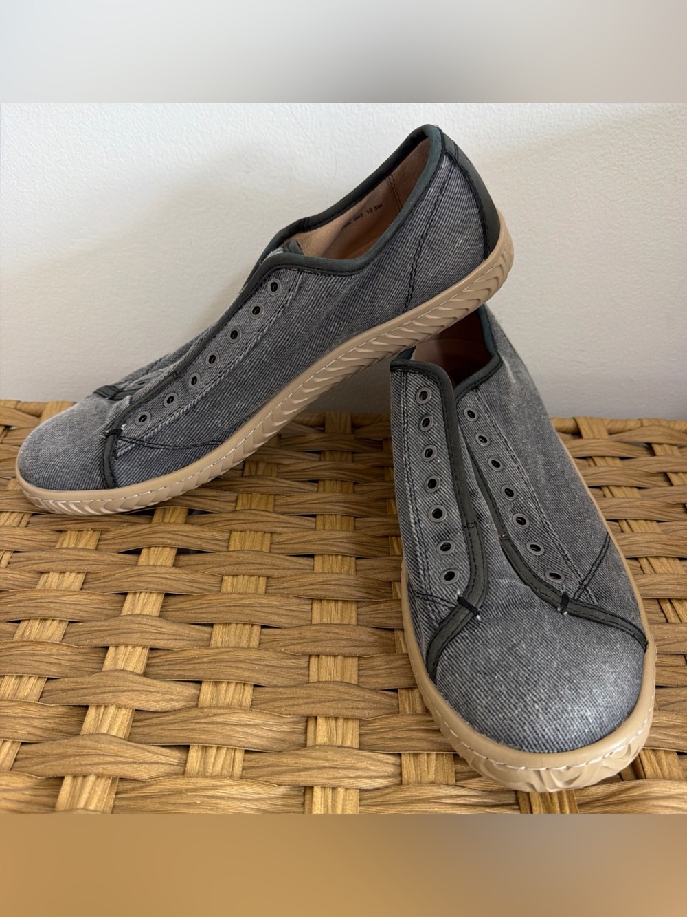 John Varvatos USA Hattan Men's 10.5 Denim Classic Laceless Low Top Sneaker